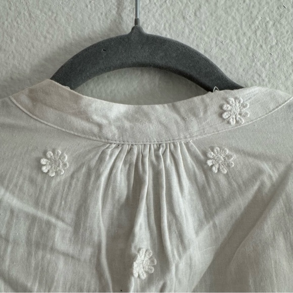 FARM Rio Off White Flutter Sleeve 3D Flower Cotton Mini Dress Size Medium - Picture 7 of 7